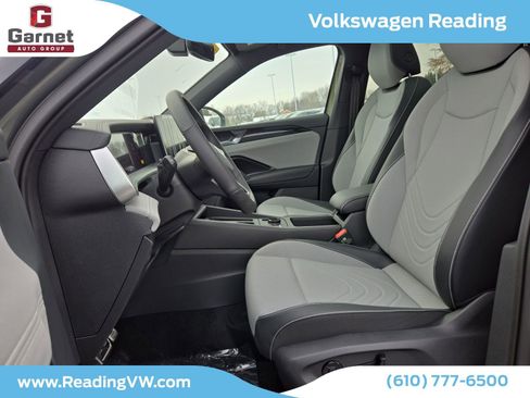 New 2026 Volkswagen Tiguan SE R-Line image 12