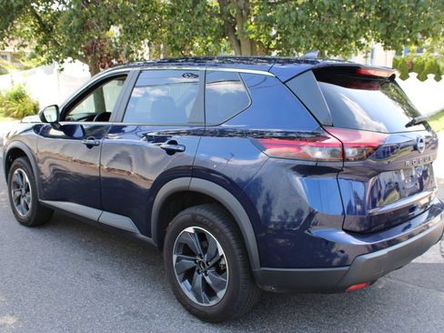 Used 2024 Nissan Rogue SV FWD image 8