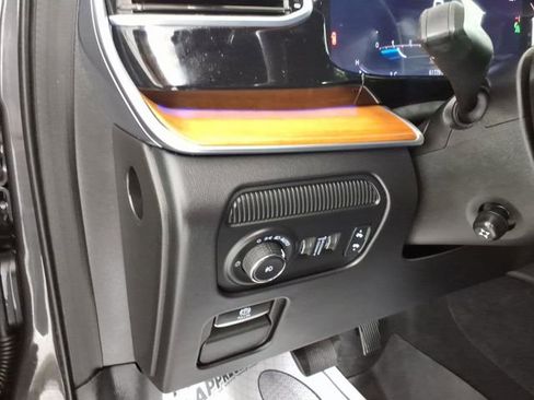 Used 2024 Jeep Grand Wagoneer L Series III image 17