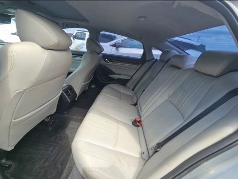Used 2018 Honda Accord Touring image 10
