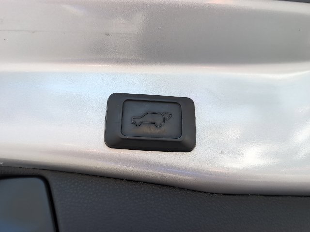 Used 2022 Toyota RAV4 XLE w/ Convenience Package FWD image 28