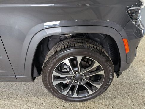 Used 2024 Jeep Grand Cherokee Overland w/ Luxury Tech Group IV AWD/4WD image 12
