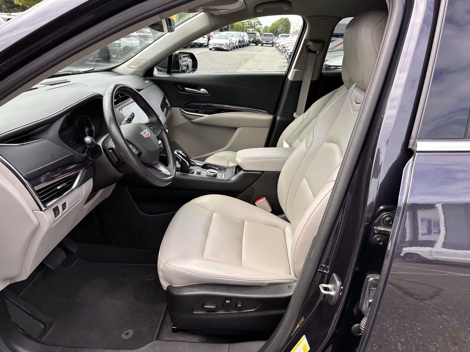 Used 2022 Cadillac XT4 Luxury w/ Cold Weather Package AWD/4WD image 11
