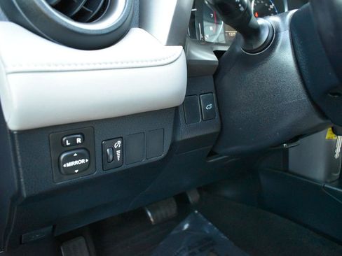 Used 2016 Toyota RAV4 XLE FWD image 40