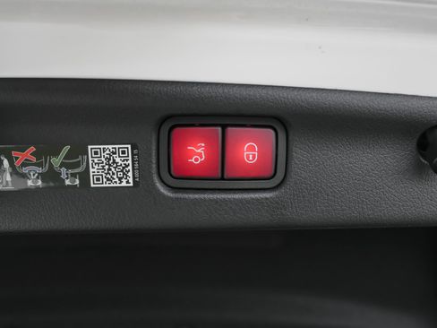 Used 2024 Mercedes-Benz C 300 4MATIC Sedan image 43