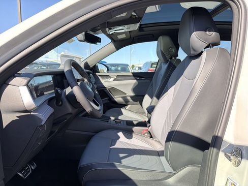 New 2026 Volkswagen Tiguan SE R-Line FWD image 11