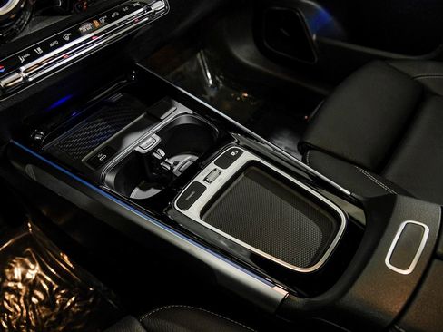 Used 2024 Mercedes-Benz GLB 35 AMG 4MATIC image 26