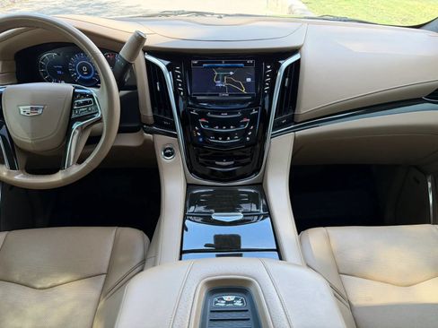 Used 2019 Cadillac Escalade Platinum AWD/4WD image 9