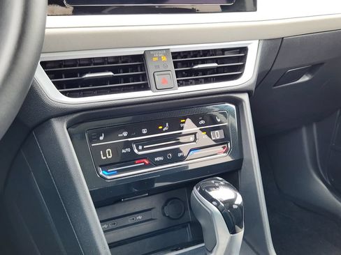 Certified 2025 Volkswagen Taos SE AWD/4WD image 15