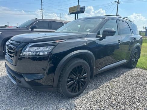 Certified 2025 Nissan Pathfinder SL w/ SL Premium Package AWD/4WD image 1