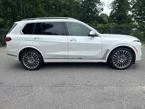 Used 2024 BMW X7 xDrive40i w/ Executive Package AWD/4WD image 4