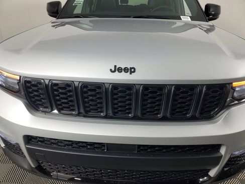 New 2025 Jeep Grand Cherokee L Limited image 10