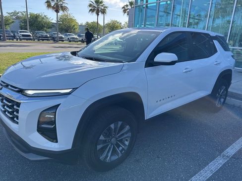 Used 2025 Chevrolet Equinox LT image 1