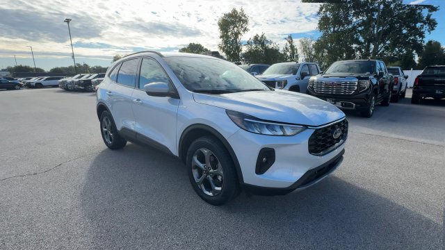 Used 2025 Ford Escape ST-Line Select AWD/4WD image 3