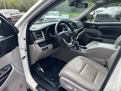 Used 2018 Toyota Highlander Limited Platinum AWD/4WD image 17