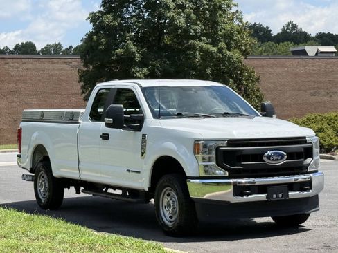 Used 2022 Ford F250 XL w/ Power Equipment Group AWD/4WD image 2