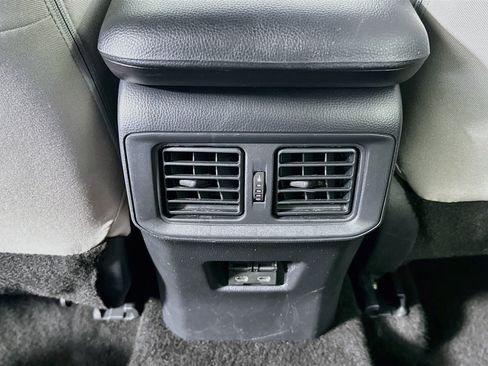 Used 2025 Toyota RAV4 XLE FWD image 28