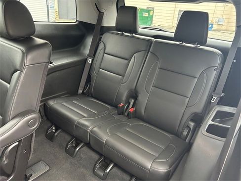 Used 2023 GMC Acadia SLT image 16