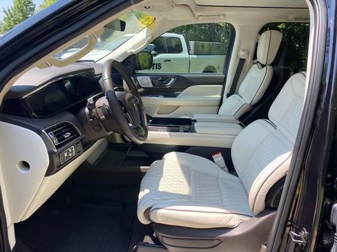 Certified 2023 Lincoln Navigator Black Label AWD/4WD image 12