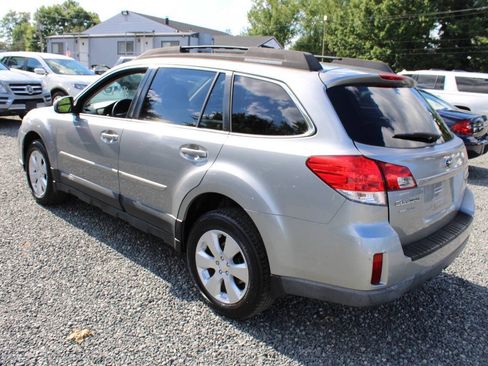 Used 2011 Subaru Outback 2.5i Premium w/ All-Weather Pkg AWD/4WD image 9