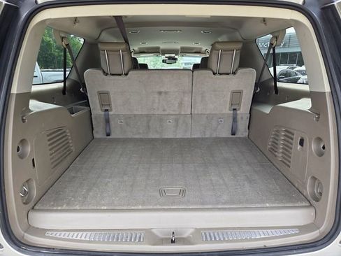 Used 2017 Chevrolet Suburban LT image 17