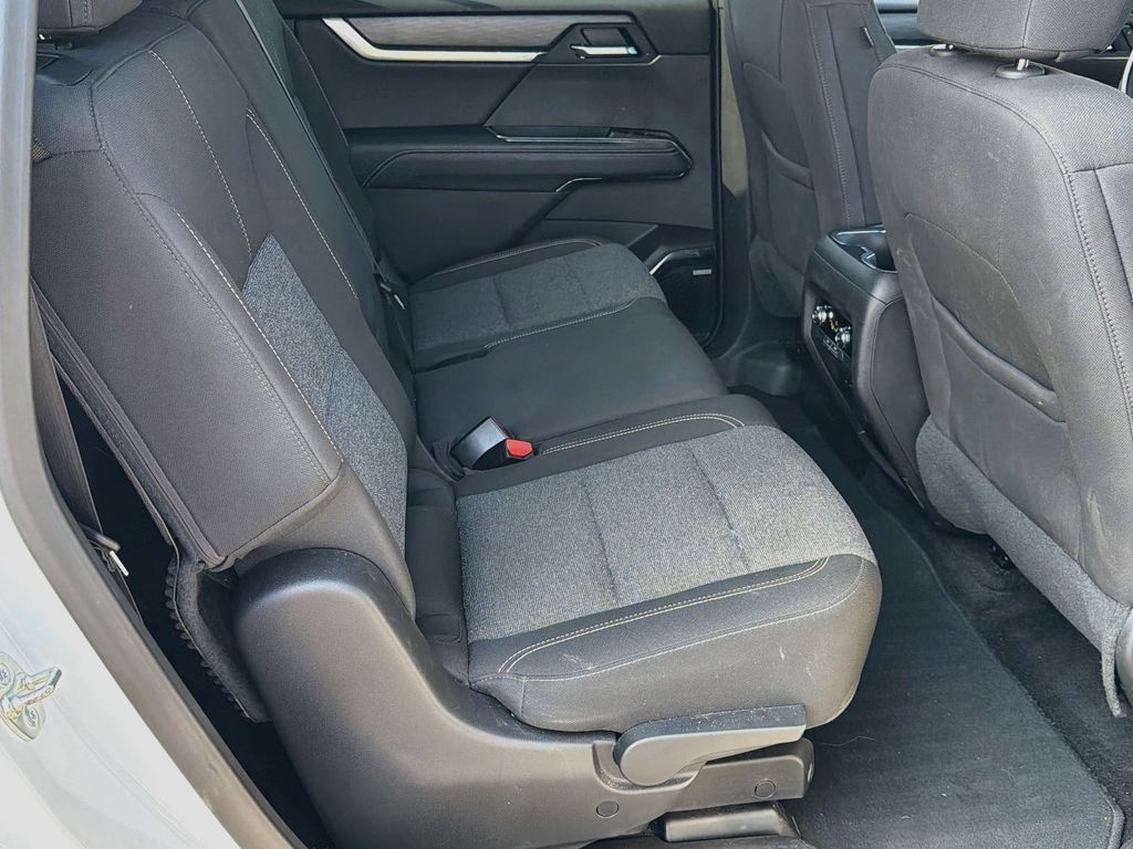 Used 2025 GMC Acadia Elevation FWD image 31