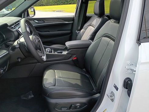 New 2025 Jeep Grand Cherokee Limited w/ Luxury Tech Group II image 10