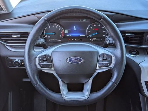 Used 2022 Ford Explorer XLT w/ Equipment Group 202A image 11