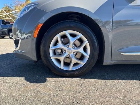 Used 2020 Chrysler Pacifica Touring-L Plus w/ Tire & Wheel Group image 27