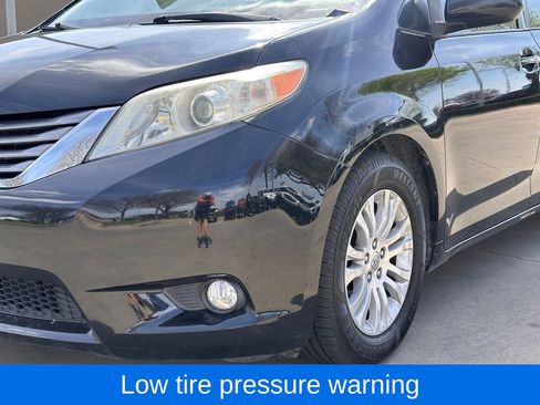 Used 2015 Toyota Sienna XLE image 5