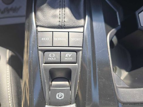 Certified 2025 Toyota Camry SE FWD image 33