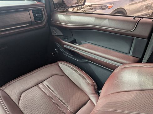 Used 2024 Ford Expedition Limited image 19