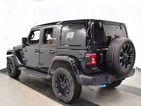 Used 2022 Jeep Wrangler Unlimited Sahara w/ Cold Weather Group image 7