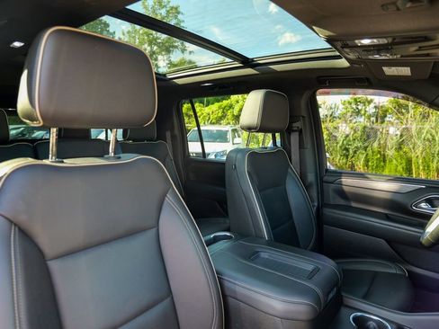 Used 2024 GMC Yukon XL SLT w/ SLT Premium Package AWD/4WD image 42