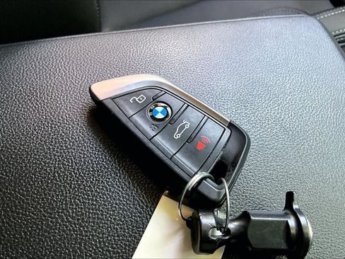Used 2023 BMW i4 eDrive40 RWD image 9