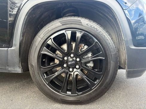 Certified 2023 GMC Acadia SLT w/ Elevation Edition image 17