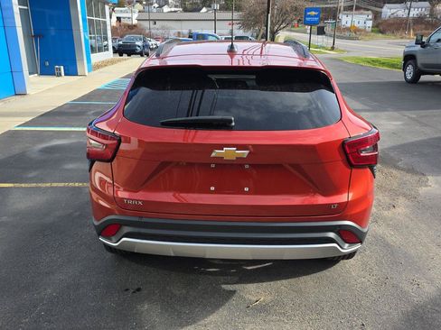 Used 2024 Chevrolet Trax LT w/ Driver Confidence Package FWD image 23