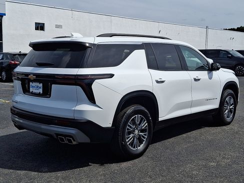 Used 2025 Chevrolet Traverse LT w/ Enhanced Driving Package FWD image 7