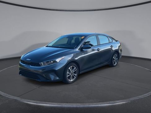Used 2024 Kia Forte LXS FWD image 4