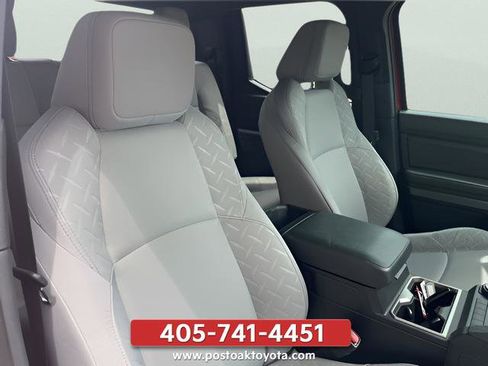 Used 2025 Toyota Tacoma SR5 AWD/4WD image 19