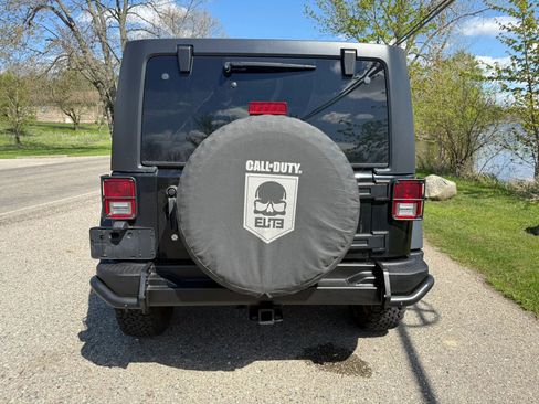 Used 2012 Jeep Wrangler Unlimited Rubicon AWD/4WD image 5