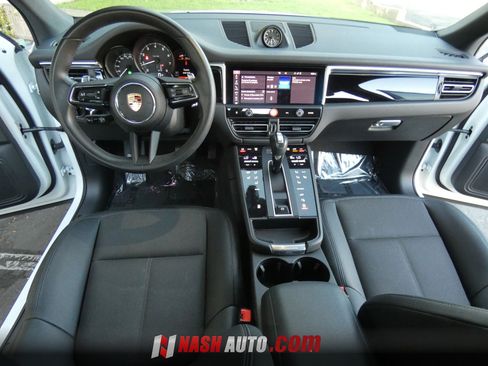 Used 2024 Porsche Macan AWD/4WD image 23