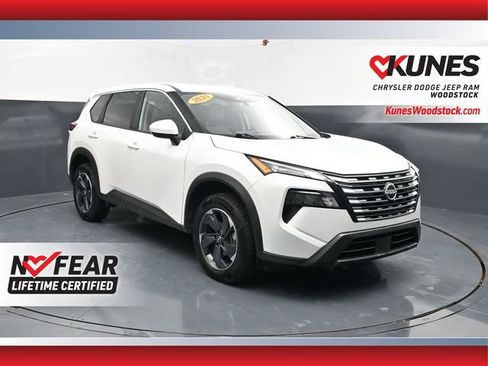 Used 2025 Nissan Rogue SV image 1