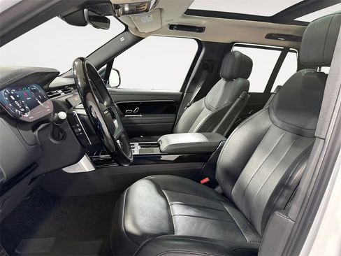 Used 2023 Land Rover Range Rover SE image 9