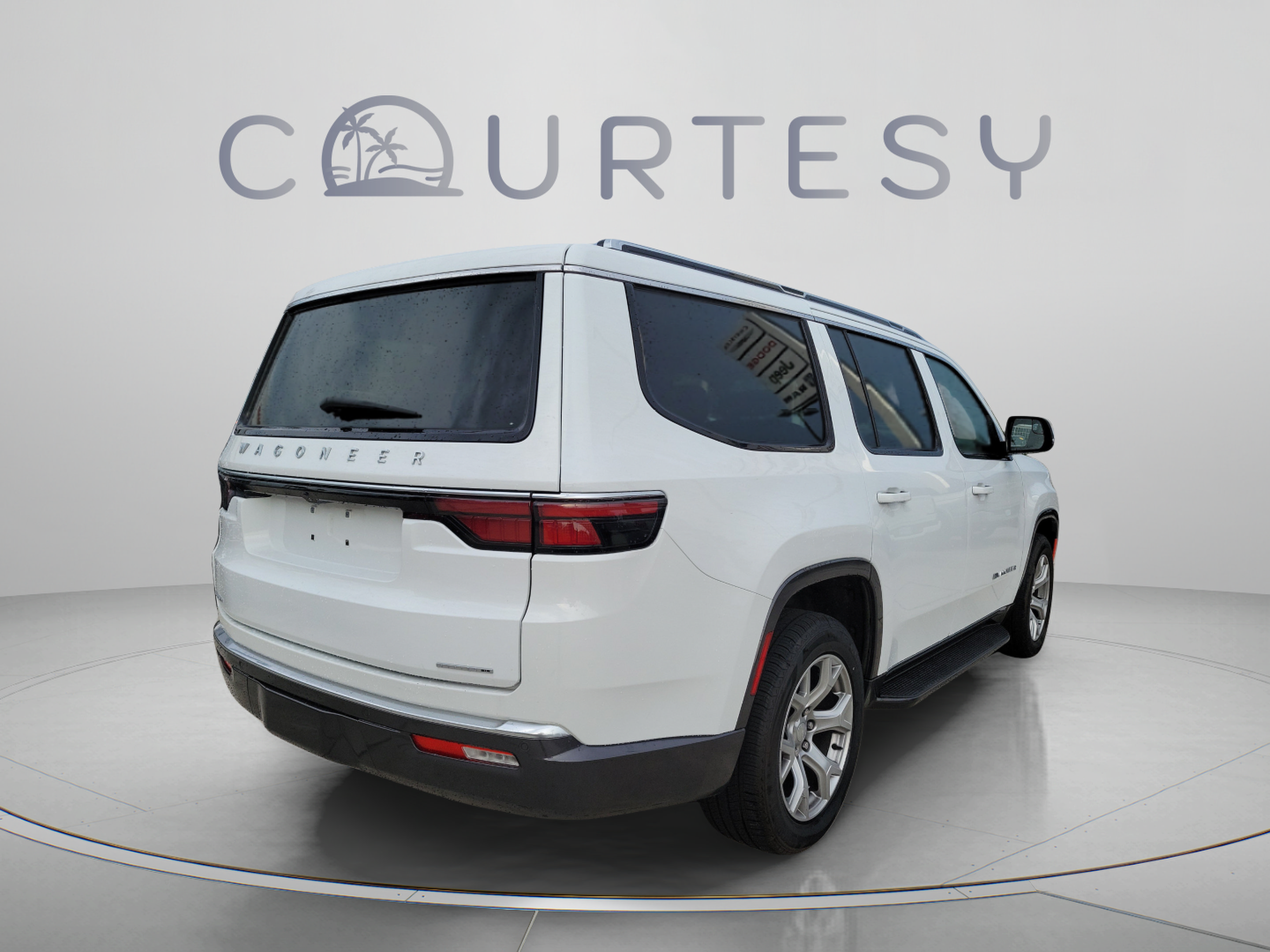 Used 2022 Jeep Wagoneer Series II AWD/4WD image 3