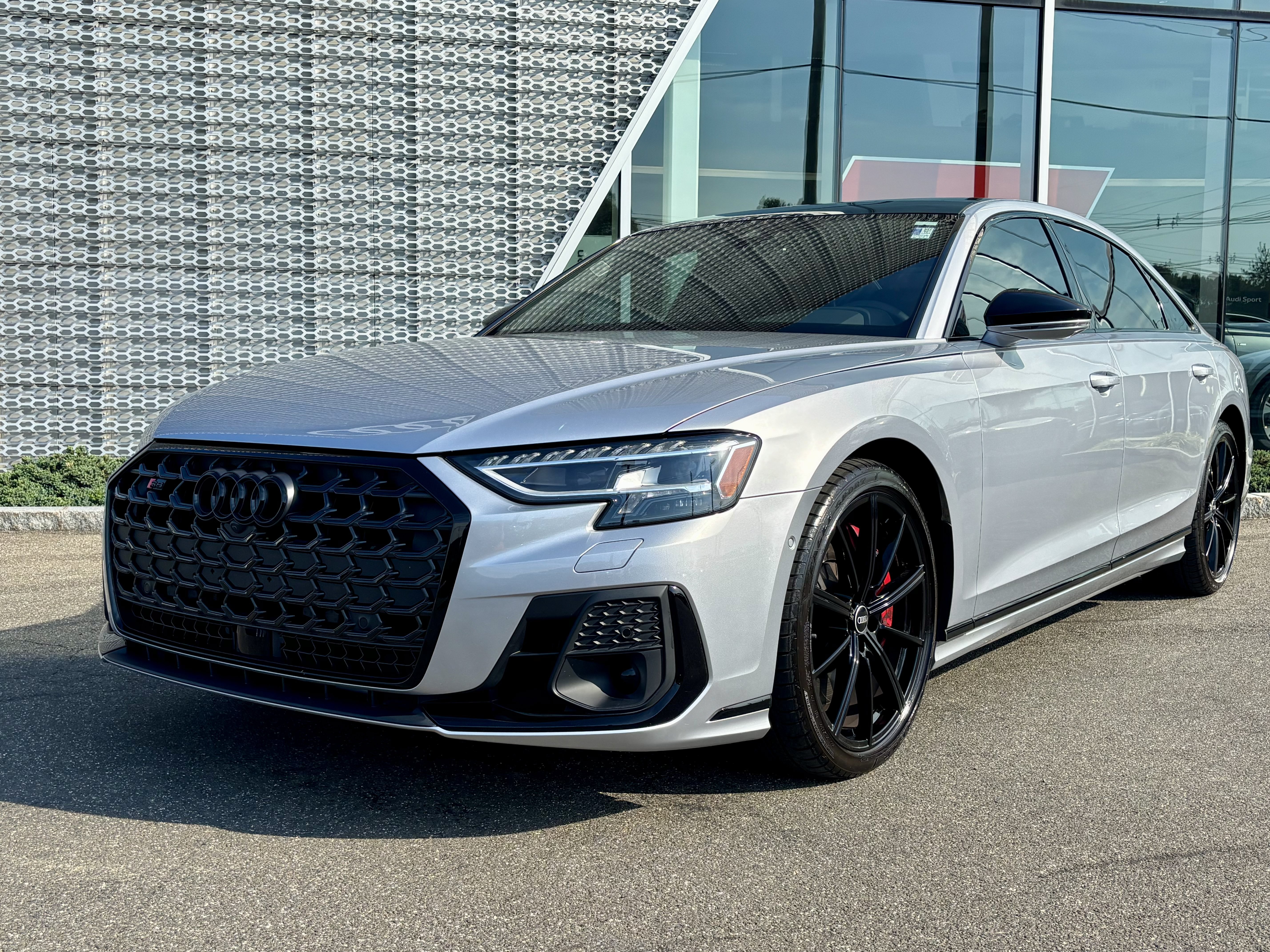 Used 2023 Audi S8 AWD/4WD image 1