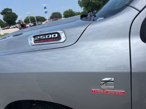 Used 2024 RAM 2500 Laramie AWD/4WD image 3