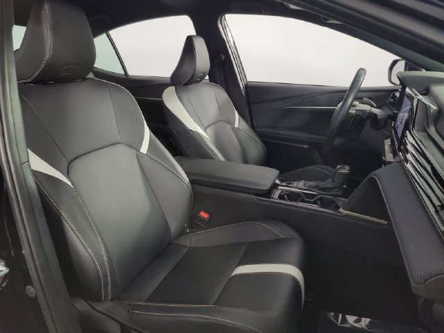 Used 2025 Toyota Camry SE w/ Convenience Package FWD image 15