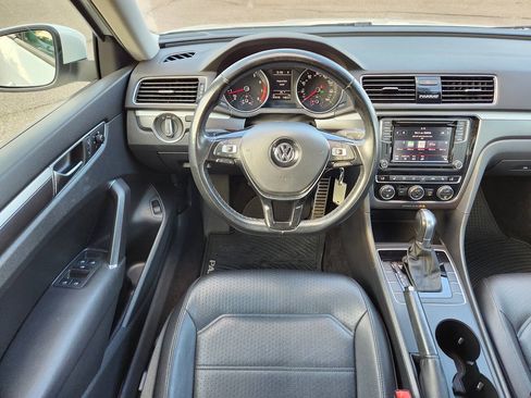 Used 2018 Volkswagen Passat 2.0T R-Line FWD image 15