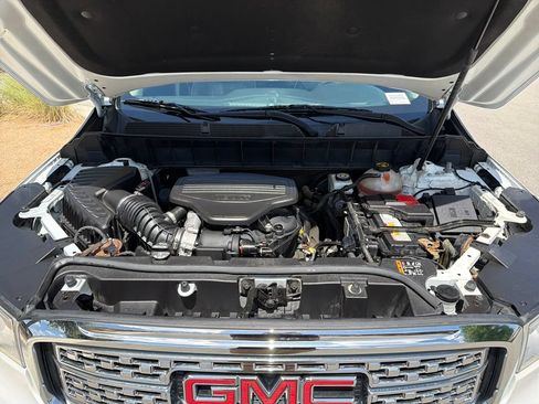 Used 2019 GMC Acadia Denali w/ Technology Package FWD image 15